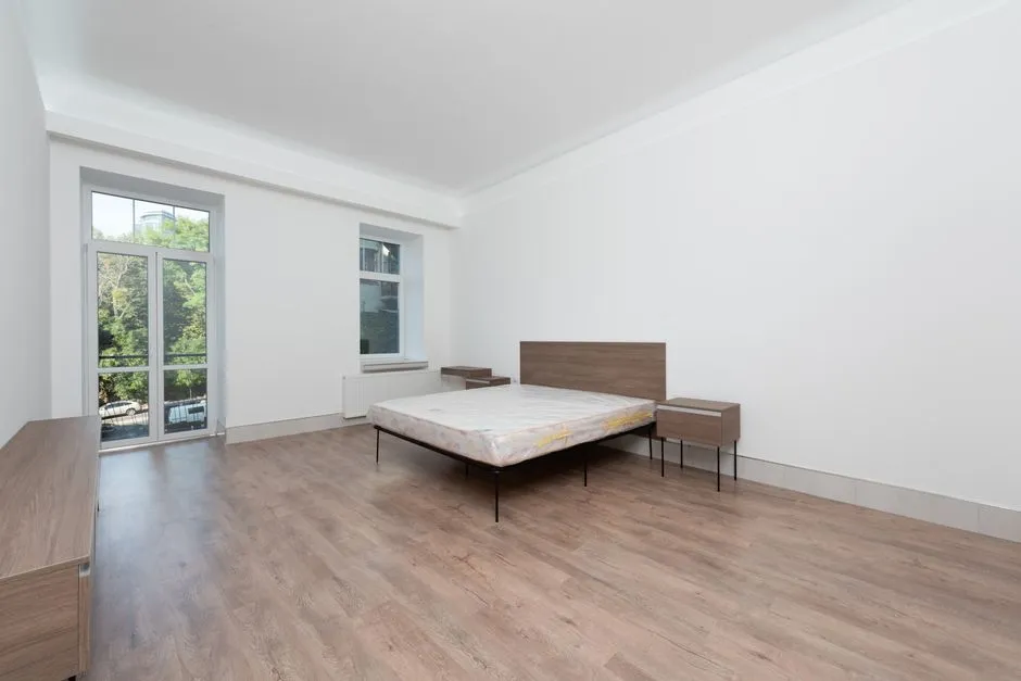 ¿Cuánto se tarda en acuchillar y barnizar el parquet?